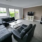 Ostseelagune Zingst, Exklusive Dhh, Strandnah, Sauna, Kamin, 3 Sz, 2 Baeder, Glasfaser, Haustierfrei, Garten Mit Suedterrasse, E-ladesaeule, 2 Stellplaetze, Strandkorb, Fahrradschuppen, Waschmaschine, Trockner, Nichtraucher