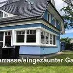 Hébergement de vacances Ostseelagune Zingst, Exklusive Dhh, Strandnah, Sauna, Kamin, 3 Sz, 2 Baeder, Glasfaser, Haustierfrei, Garten Mit Suedterrasse, E-ladesaeule, 2 Stellplaetze, Strandkorb, Fahrradschuppen, Waschmaschine, Trockner, Nichtraucher *