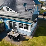 Ostseelagune Zingst, Exklusive Dhh, Strandnah, Sauna, Kamin, 3 Sz, 2 Baeder, Glasfaser, Haustierfrei, Garten Mit Suedterrasse, E-ladesaeule, 2 Stellplaetze, Strandkorb, Fahrradschuppen, Waschmaschine, Trockner, Nichtraucher Hébergement de vacances *