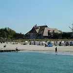 Ostseelagune Zingst, Exklusive Dhh, Strandnah, Sauna, Kamin, 3 Sz, 2 Baeder, Glasfaser, Haustierfrei, Garten Mit Suedterrasse, E-ladesaeule, 2 Stellplaetze, Strandkorb, Fahrradschuppen, Waschmaschine, Trockner, Nichtraucher Hébergement de vacances