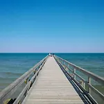 Ostseelagune Zingst, Exklusive Dhh, Strandnah, Sauna, Kamin, 3 Sz, 2 Baeder, Glasfaser, Haustierfrei, Garten Mit Suedterrasse, E-ladesaeule, 2 Stellplaetze, Strandkorb, Fahrradschuppen, Waschmaschine, Trockner, Nichtraucher Hébergement de vacances Zingst