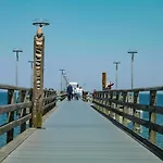 Ostseelagune Zingst, Exklusive Dhh, Strandnah, Sauna, Kamin, 3 Sz, 2 Baeder, Glasfaser, Haustierfrei, Garten Mit Suedterrasse, E-ladesaeule, 2 Stellplaetze, Strandkorb, Fahrradschuppen, Waschmaschine, Trockner, Nichtraucher Hébergement de vacances Zingst