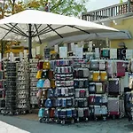 Hébergement de vacances Ostseelagune Zingst, Exklusive Dhh, Strandnah, Sauna, Kamin, 3 Sz, 2 Baeder, Glasfaser, Haustierfrei, Garten Mit Suedterrasse, E-ladesaeule, 2 Stellplaetze, Strandkorb, Fahrradschuppen, Waschmaschine, Trockner, Nichtraucher
