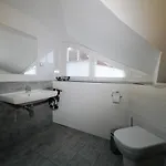 Ostseelagune Zingst, Exklusive Dhh, Strandnah, Sauna, Kamin, 3 Sz, 2 Baeder, Glasfaser, Haustierfrei, Garten Mit Suedterrasse, E-ladesaeule, 2 Stellplaetze, Strandkorb, Fahrradschuppen, Waschmaschine, Trockner, Nichtraucher Hébergement de vacances *