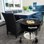 Hébergement de vacances Ostseelagune Zingst, Exklusive Dhh, Strandnah, Sauna, Kamin, 3 Sz, 2 Baeder, Glasfaser, Haustierfrei, Garten Mit Suedterrasse, E-ladesaeule, 2 Stellplaetze, Strandkorb, Fahrradschuppen, Waschmaschine, Trockner, Nichtraucher