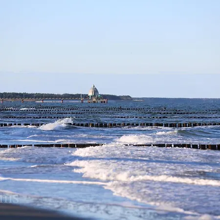 度假居 Ostseelagune Zingst, Exklusive Dhh, Strandnah, Sauna, Kamin, 3 Sz, 2 Baeder, Glasfaser, Haustierfrei, Garten Mit Suedterrasse, E-ladesaeule, 2 Stellplaetze, Strandkorb, Fahrradschuppen, Waschmaschine, Trockner, Nichtraucher 青斯特