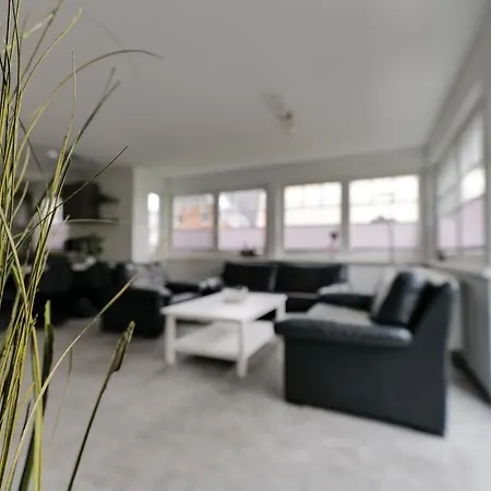 Ostseelagune Zingst, Exklusive Dhh, Strandnah, Sauna, Kamin, 3 Sz, 2 Baeder, Glasfaser, Haustierfrei, Garten Mit Suedterrasse, E-ladesaeule, 2 Stellplaetze, Strandkorb, Fahrradschuppen, Waschmaschine, Trockner, Nichtraucher * 青斯特