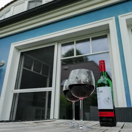 Semesterbostad Ostseelagune Zingst, Exklusive Dhh, Strandnah, Sauna, Kamin, 3 Sz, 2 Baeder, Glasfaser, Haustierfrei, Garten Mit Suedterrasse, E-ladesaeule, 2 Stellplaetze, Strandkorb, Fahrradschuppen, Waschmaschine, Trockner, Nichtraucher