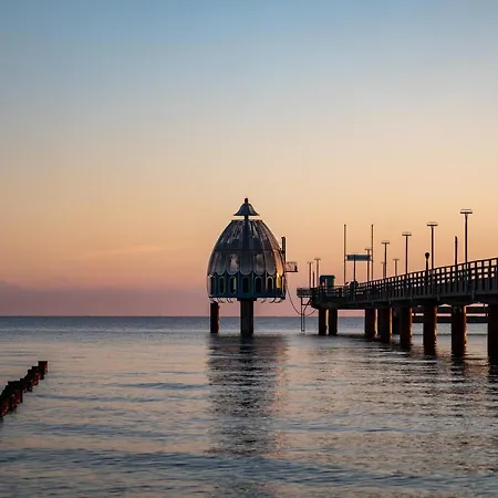 度假居 Ostseelagune Zingst, Exklusive Dhh, Strandnah, Sauna, Kamin, 3 Sz, 2 Baeder, Glasfaser, Haustierfrei, Garten Mit Suedterrasse, E-ladesaeule, 2 Stellplaetze, Strandkorb, Fahrradschuppen, Waschmaschine, Trockner, Nichtraucher *