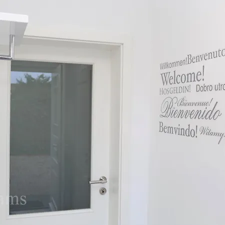 Semesterbostad Ostseelagune Zingst, Exklusive Dhh, Strandnah, Sauna, Kamin, 3 Sz, 2 Baeder, Glasfaser, Haustierfrei, Garten Mit Suedterrasse, E-ladesaeule, 2 Stellplaetze, Strandkorb, Fahrradschuppen, Waschmaschine, Trockner, Nichtraucher *