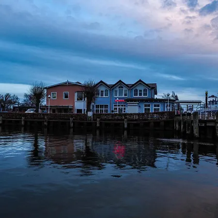 Semesterbostad Ostseelagune Zingst, Exklusive Dhh, Strandnah, Sauna, Kamin, 3 Sz, 2 Baeder, Glasfaser, Haustierfrei, Garten Mit Suedterrasse, E-ladesaeule, 2 Stellplaetze, Strandkorb, Fahrradschuppen, Waschmaschine, Trockner, Nichtraucher