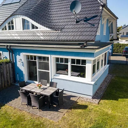 Holiday home Exklusive Dhh - Haustierfrei - Sauna - Kamin - Ostseelagune Zingst, Strandnah, 3 Sz, 2 Baeder, Glasfaser, Garten Mit Suedterrasse, E-ladesaeule, 2 Stellplaetze, Strandkorb, Fahrradschuppen, Waschmaschine, Trockner, Nichtraucher *