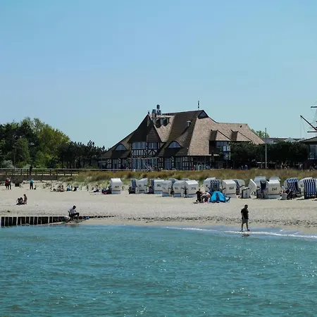 Ostseelagune Zingst, Exklusive Dhh, Strandnah, Sauna, Kamin, 3 Sz, 2 Baeder, Glasfaser, Haustierfrei, Garten Mit Suedterrasse, E-ladesaeule, 2 Stellplaetze, Strandkorb, Fahrradschuppen, Waschmaschine, Trockner, Nichtraucher Semesterbostad