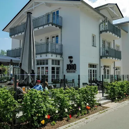 Ostseelagune Zingst, Exklusive Dhh, Strandnah, Sauna, Kamin, 3 Sz, 2 Baeder, Glasfaser, Haustierfrei, Garten Mit Suedterrasse, E-ladesaeule, 2 Stellplaetze, Strandkorb, Fahrradschuppen, Waschmaschine, Trockner, Nichtraucher Semesterbostad