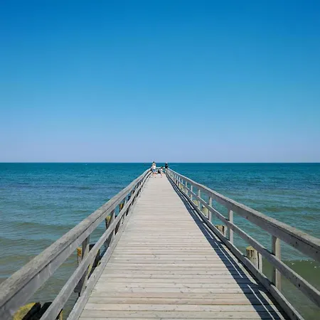 Ostseelagune Zingst, Exklusive Dhh, Strandnah, Sauna, Kamin, 3 Sz, 2 Baeder, Glasfaser, Haustierfrei, Garten Mit Suedterrasse, E-ladesaeule, 2 Stellplaetze, Strandkorb, Fahrradschuppen, Waschmaschine, Trockner, Nichtraucher Semesterbostad Zingst