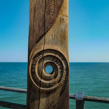 度假居 Ostseelagune Zingst, Exklusive Dhh, Strandnah, Sauna, Kamin, 3 Sz, 2 Baeder, Glasfaser, Haustierfrei, Garten Mit Suedterrasse, E-ladesaeule, 2 Stellplaetze, Strandkorb, Fahrradschuppen, Waschmaschine, Trockner, Nichtraucher