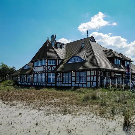 Ostseelagune Zingst, Exklusive Dhh, Strandnah, Sauna, Kamin, 3 Sz, 2 Baeder, Glasfaser, Haustierfrei, Garten Mit Suedterrasse, E-ladesaeule, 2 Stellplaetze, Strandkorb, Fahrradschuppen, Waschmaschine, Trockner, Nichtraucher Semesterbostad