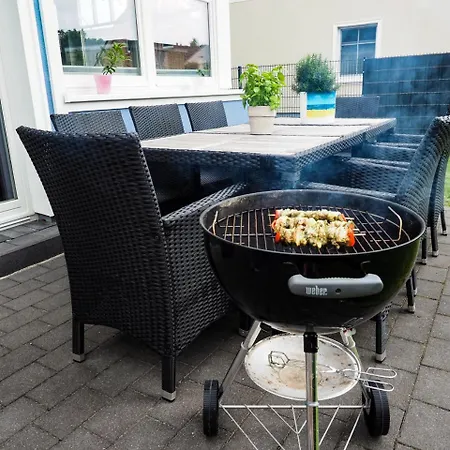Holiday home Exklusive Dhh - Haustierfrei - Sauna - Kamin - Ostseelagune Zingst, Strandnah, 3 Sz, 2 Baeder, Glasfaser, Garten Mit Suedterrasse, E-ladesaeule, 2 Stellplaetze, Strandkorb, Fahrradschuppen, Waschmaschine, Trockner, Nichtraucher
