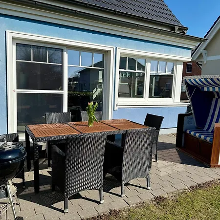 Holiday home Exklusive Dhh - Haustierfrei - Sauna - Kamin - Ostseelagune Zingst, Strandnah, 3 Sz, 2 Baeder, Glasfaser, Garten Mit Suedterrasse, E-ladesaeule, 2 Stellplaetze, Strandkorb, Fahrradschuppen, Waschmaschine, Trockner, Nichtraucher *